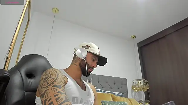 Yorby Maxx1 online show from December 27, 2024, 8:18 pm