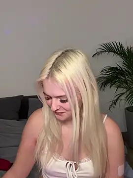 Snapshot of Allylove03 chatting on January 11, 2025, 8:21 pm Allylove03 online show from January 11, 2025, 8:21 pm