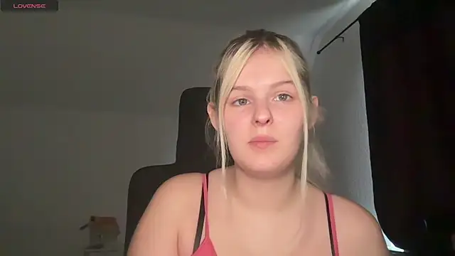 Snapshot of Allylove03 chatting on September 28, 2025, 11:48 am Allylove03 online show from September 28, 2025, 11:48 am