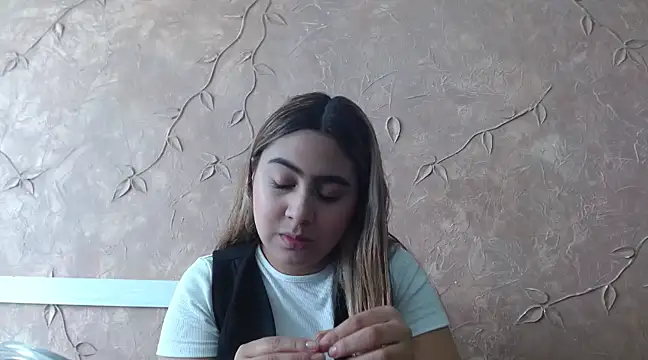 Miabonnett  online show from February 4, 2025, 1:16 pm