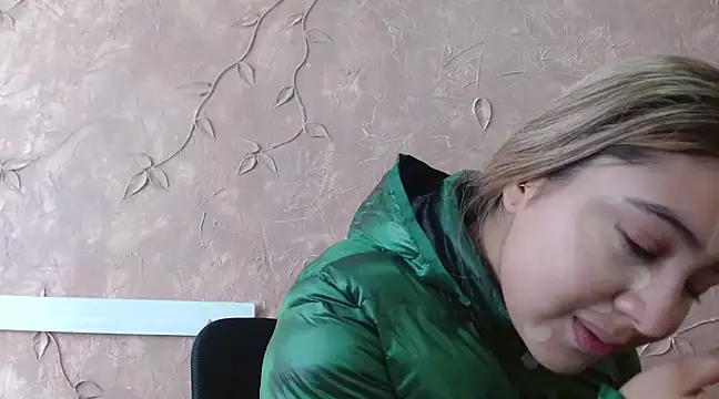 Miabonnett  online show from February 8, 2025, 1:11 pm