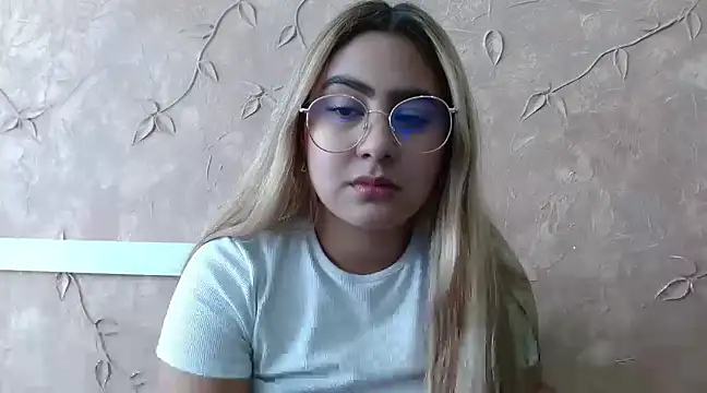 Miabonnett  online show from February 21, 2025, 3:10 pm