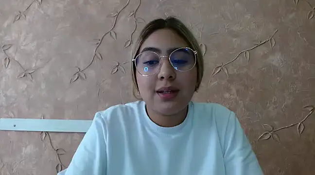 Miabonnett  online show from March 18, 2025, 3:10 pm