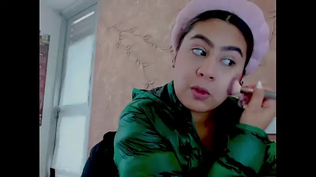 Miabonnett  online show from September 30, 2025, 12:10 pm