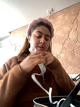 Miabonnett  online show from October 9, 2025, 12:03 pm