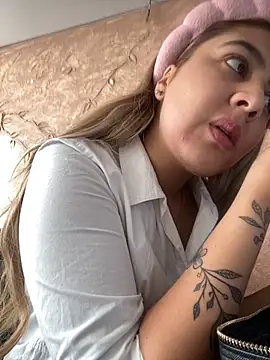 Miabonnett  online show from October 22, 2025, 12:05 pm