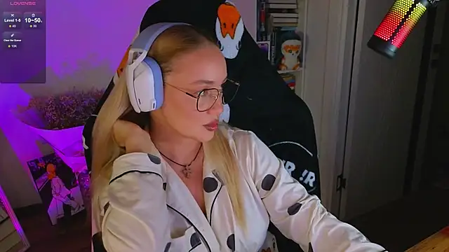 Emili1- online show from September 11, 2025, 6:19 pm