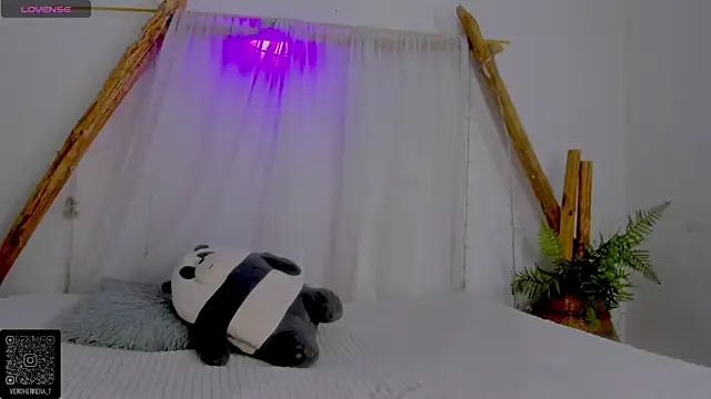 Snapshot of _RedMoon chatting on May 14, 2026, 9:21 pm RedMoon online show from May 14, 2026, 9:21 pm
