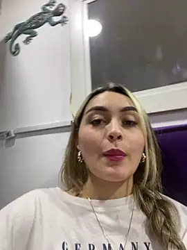 Snapshot of emma_oxford chatting on December 17, 2024, 2:33 am emma oxford online show from December 17, 2024, 2:33 am