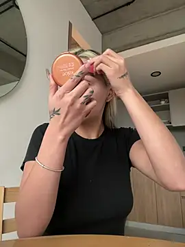 Snapshot of emma_oxford chatting on March 3, 2026, 10:48 pm emma oxford online show from March 3, 2026, 10:48 pm