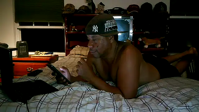 Snapshot of pimpdaddy4ever chatting on June 19, 2026, 2:05 am pimpdaddy4ever online show from June 19, 2026, 2:05 am