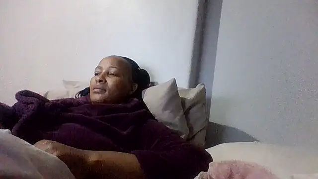 BabeAssXX online show from November 9, 2025, 3:05 am