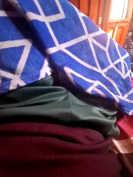 Snapshot of am100603 chatting on November 4, 2025, 3:33 pm am100603 online show from November 4, 2025, 3:33 pm