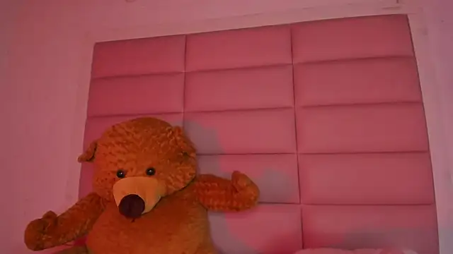 little-Emma online show from November 7, 2025, 11:38 pm