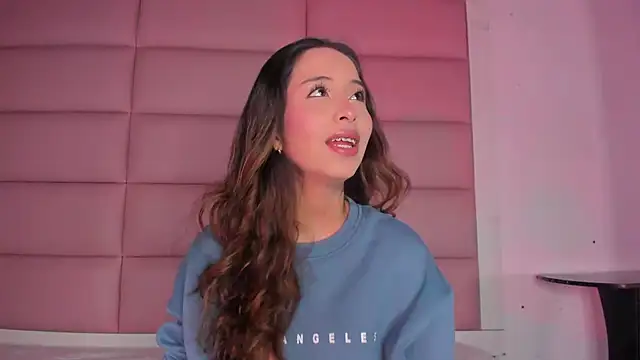 little-Emma online show from November 23, 2025, 3:06 am