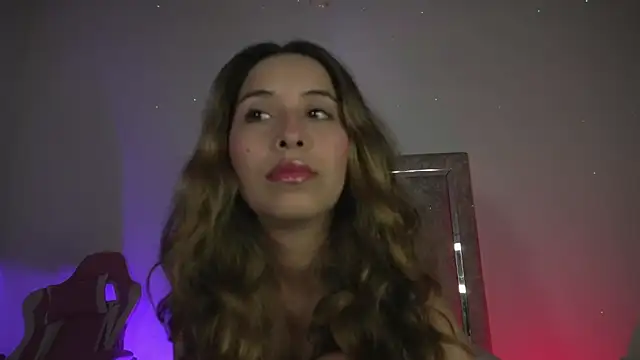 little-Emma online show from May 25, 2026, 11:22 pm