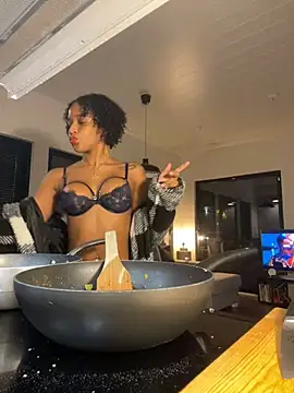 Snapshot of Black_Dolll chatting on December 19, 2024, 2:24 pm Black Dolll online show from December 19, 2024, 2:24 pm