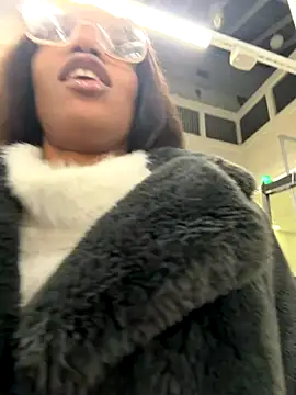 Snapshot of Black_Dolll chatting on December 19, 2025, 6:15 pm Black Dolll online show from December 19, 2025, 6:15 pm