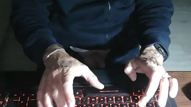 Adri gard online show from October 28, 2025, 9:28 pm