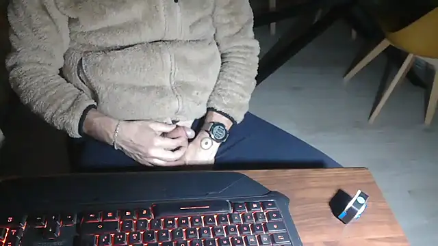 Adri gard online show from March 6, 2026, 9:11 pm