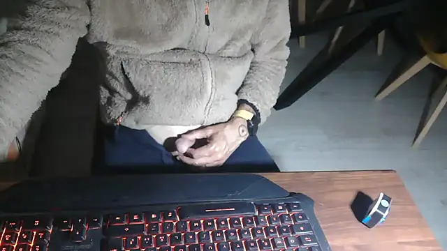 Snapshot of Adri_gard chatting on April 20, 2026, 8:21 pm Adri gard online show from April 20, 2026, 8:21 pm