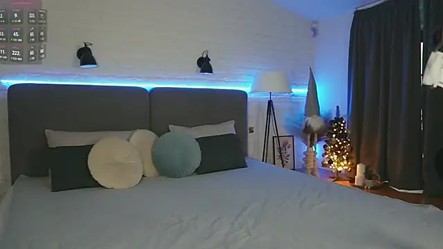 Snapshot of Viola__moon chatting on December 27, 2024, 12:56 pm Viola moon online show from December 27, 2024, 12:56 pm