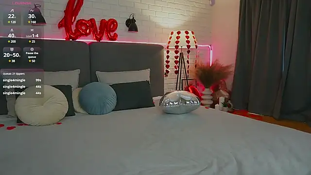 Snapshot of Viola__moon chatting on February 14, 2025, 12:57 pm Viola moon online show from February 14, 2025, 12:57 pm