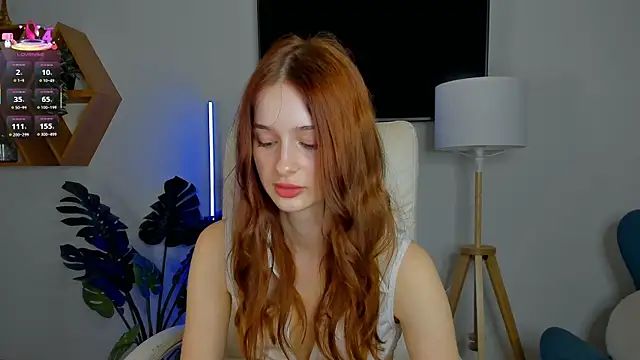 Snapshot of Viola__moon chatting on October 14, 2025, 12:28 pm Viola moon online show from October 14, 2025, 12:28 pm