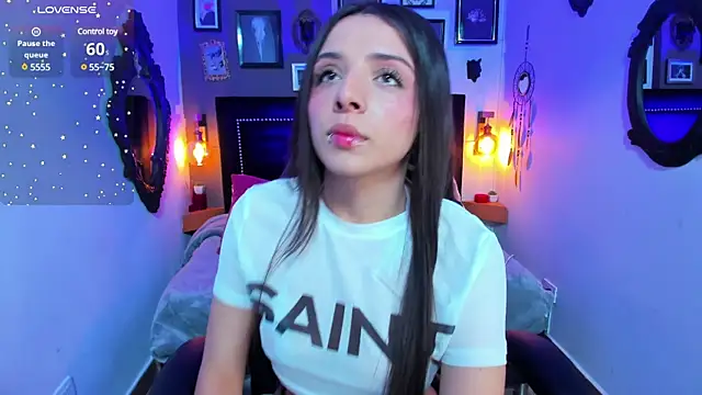 Charlotte  Benett online show from March 23, 2025, 4:16 am