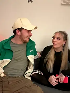 Snapshot of NickyGold_Official chatting on November 17, 2025, 9:42 pm NickyGold Official online show from November 17, 2025, 9:42 pm