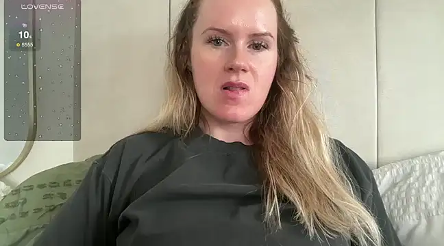 redheadrosie69 online show from March 13, 2025, 9:43 am