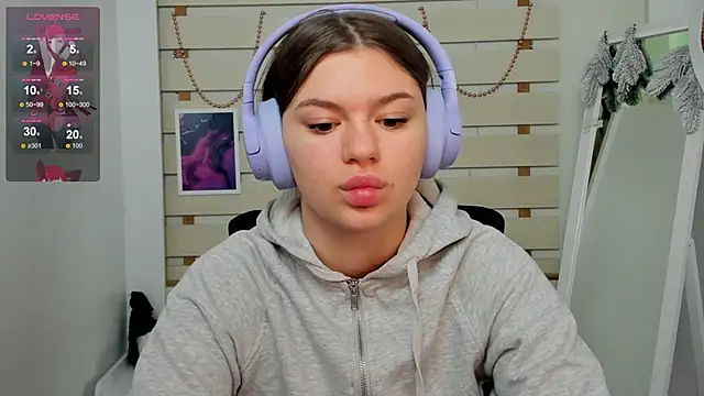 Snapshot of Josephine_Kiss chatting on January 12, 2025, 9:08 am Josephine Kiss online show from January 12, 2025, 9:08 am