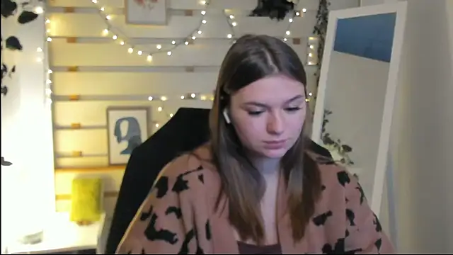 Josephine Kiss online show from March 2, 2026, 12:34 pm