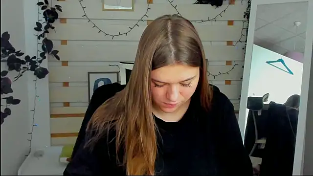 Josephine Kiss online show from April 11, 2026, 7:24 am