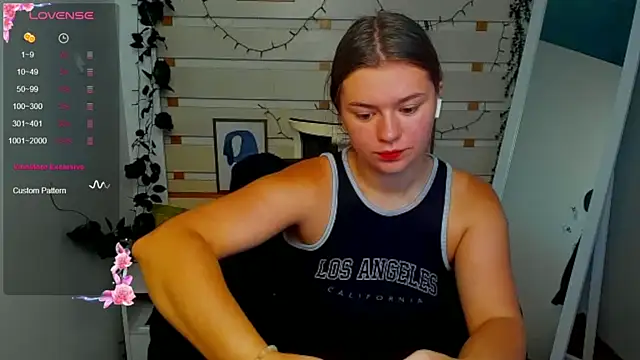 Snapshot of Josephine_Kiss chatting on August 5, 2026, 2:20 pm Josephine Kiss online show from August 5, 2026, 2:20 pm