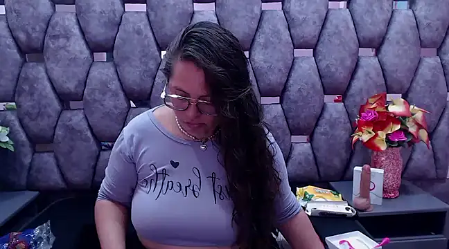 SaraThomso online show from December 15, 2024, 3:02 am