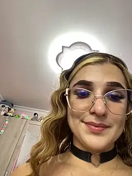Snapshot of caroline_jonson chatting on December 14, 2024, 10:07 pm caroline jonson online show from December 14, 2024, 10:07 pm