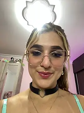 Snapshot of caroline_jonson chatting on December 15, 2024, 8:15 pm caroline jonson online show from December 15, 2024, 8:15 pm