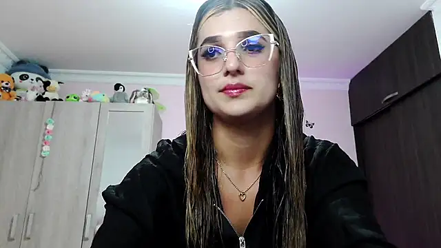Snapshot of caroline_jonson chatting on January 3, 2025, 9:47 pm caroline jonson online show from January 3, 2025, 9:47 pm