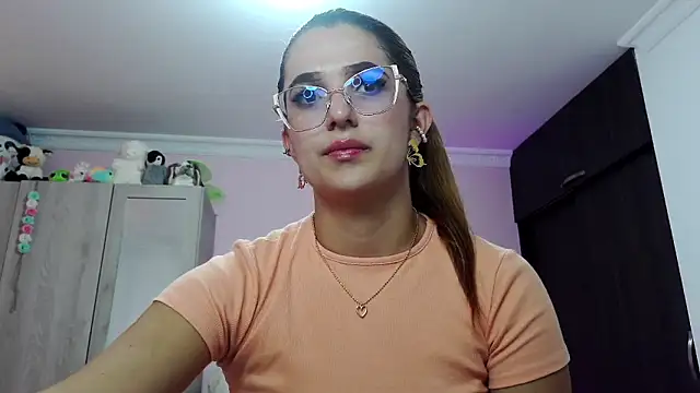 Snapshot of caroline_jonson chatting on January 15, 2025, 7:01 pm caroline jonson online show from January 15, 2025, 7:01 pm