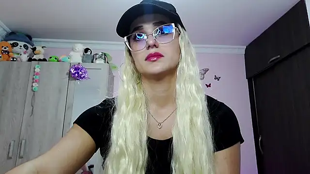 Snapshot of caroline_jonson chatting on February 23, 2025, 9:59 pm caroline jonson online show from February 23, 2025, 9:59 pm