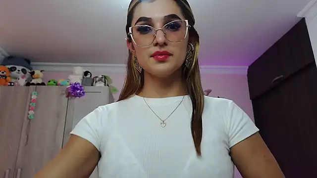 Snapshot of caroline_jonson chatting on March 18, 2025, 5:53 pm caroline jonson online show from March 18, 2025, 5:53 pm