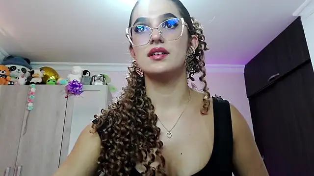 Snapshot of caroline_jonson chatting on March 20, 2025, 7:25 pm caroline jonson online show from March 20, 2025, 7:25 pm