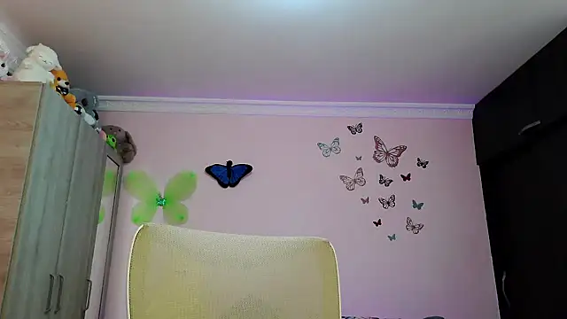 Snapshot of caroline_jonson chatting on September 20, 2025, 2:29 pm caroline jonson online show from September 20, 2025, 2:29 pm