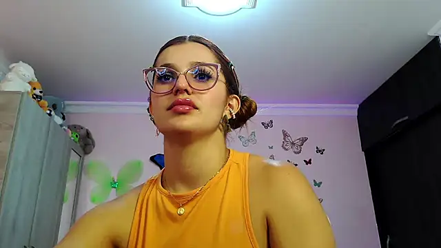 Snapshot of caroline_jonson chatting on September 28, 2025, 2:33 pm caroline jonson online show from September 28, 2025, 2:33 pm