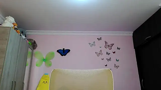 Snapshot of caroline_jonson chatting on October 10, 2025, 4:39 pm caroline jonson online show from October 10, 2025, 4:39 pm