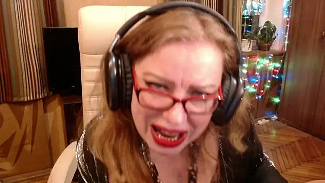 Miss Tress online show from April 24, 2026, 10:45 pm