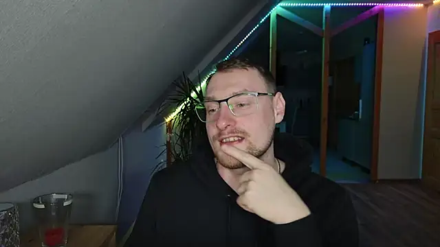 Snapshot of Relsxboy chatting on February 11, 2025, 5:50 pm Relsxboy online show from February 11, 2025, 5:50 pm