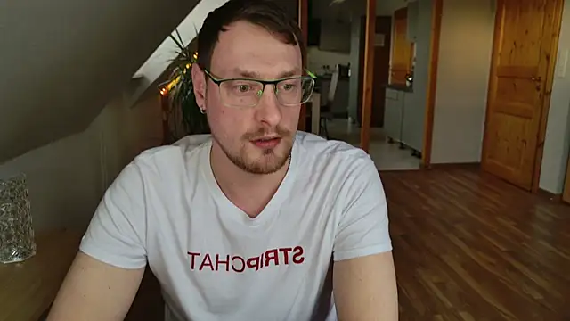 Snapshot of Relsxboy chatting on March 14, 2025, 5:02 pm Relsxboy online show from March 14, 2025, 5:02 pm