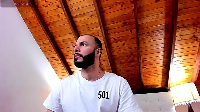 Tom Bailey online show from November 1, 2025, 1:02 pm